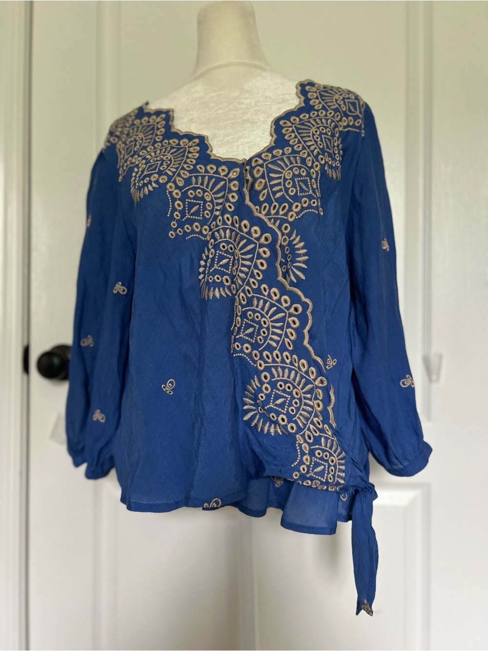 fig and flower Blue Embroidered Wrap Blouse Rayon Blend 3/4 Sleeve Size Medium